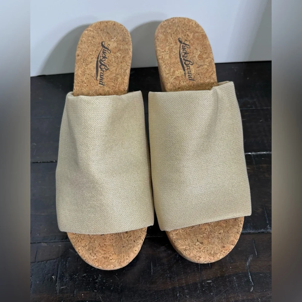 NEW LUCKY BRAND Marilynn Golden Wedge Sandal - Women’s Size 7.5